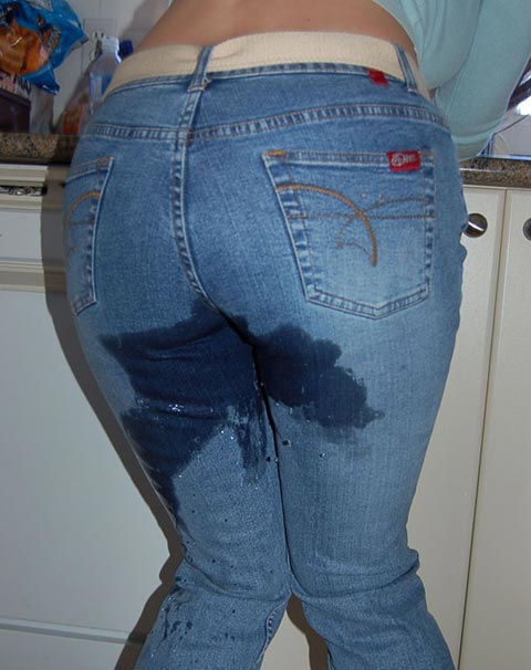 Girls pissing jeans pic